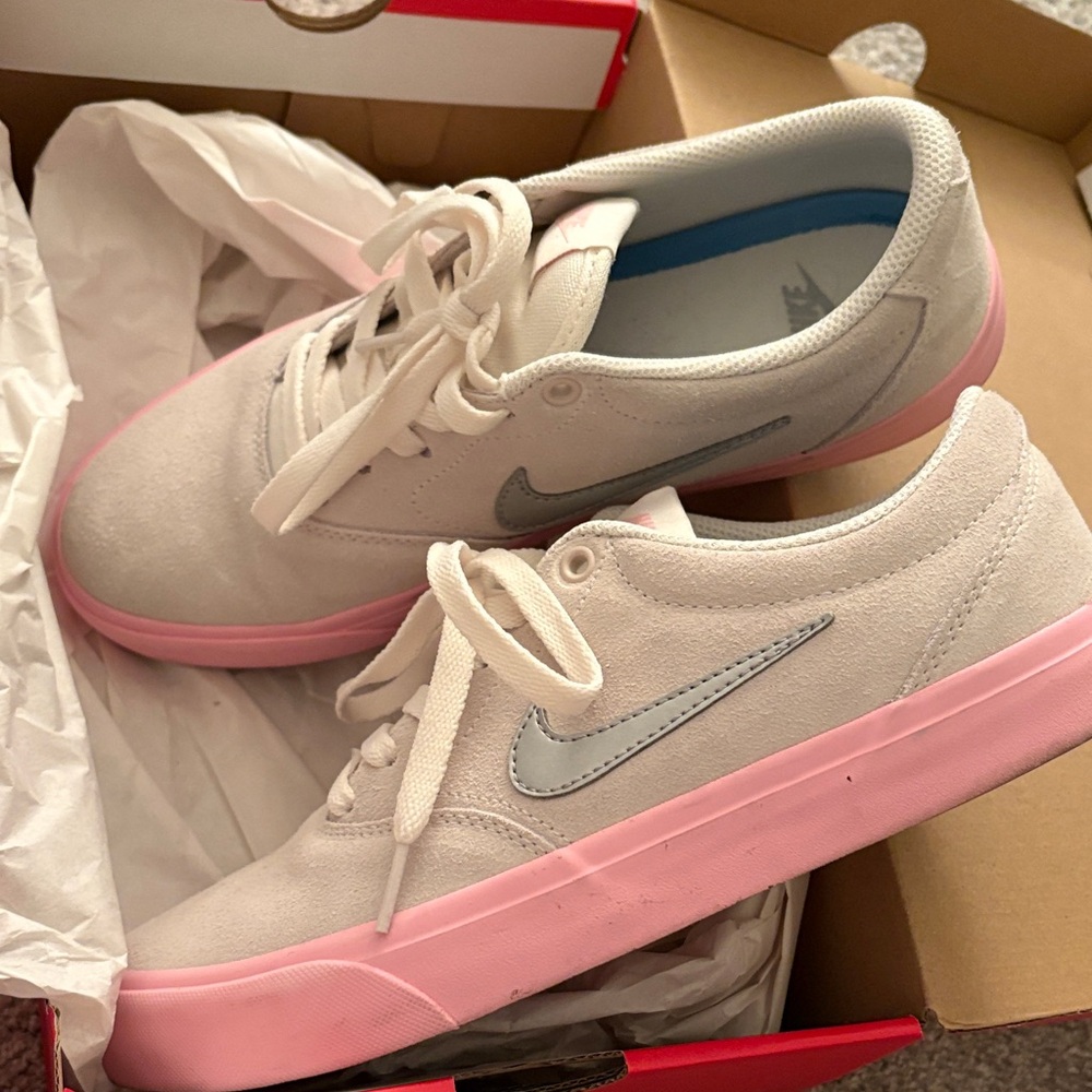 Nike Women's Light Pink and Gray Sneakers - Picture 3 of 8